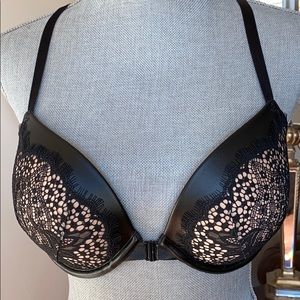 NWOT VERY SEXY VICTORIA’S SECRET BRA